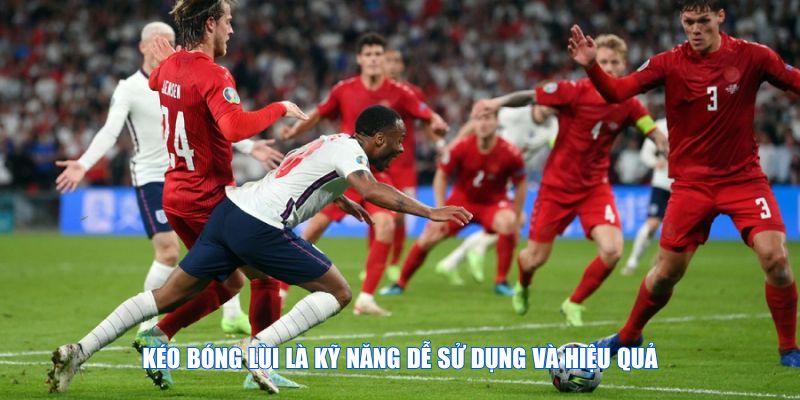 Kéo bóng lùi là kỹ năng dễ sử dụng và hiệu quả